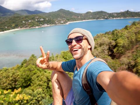 The Do’s and Don’ts of Posting on Social Media While on Vacation